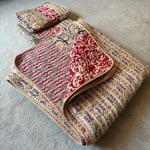 Reversible - Patterned Quilt and Pillow Set